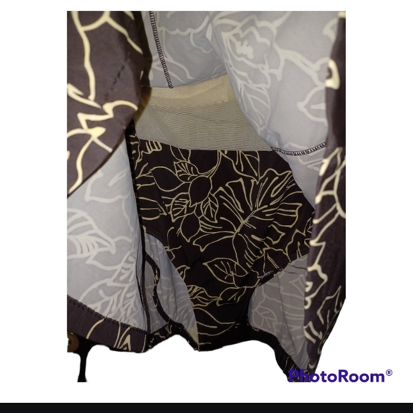 Women's one-piece padded bra swimsuit. - Picture 3 of 4